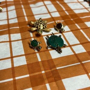 Turtle pins